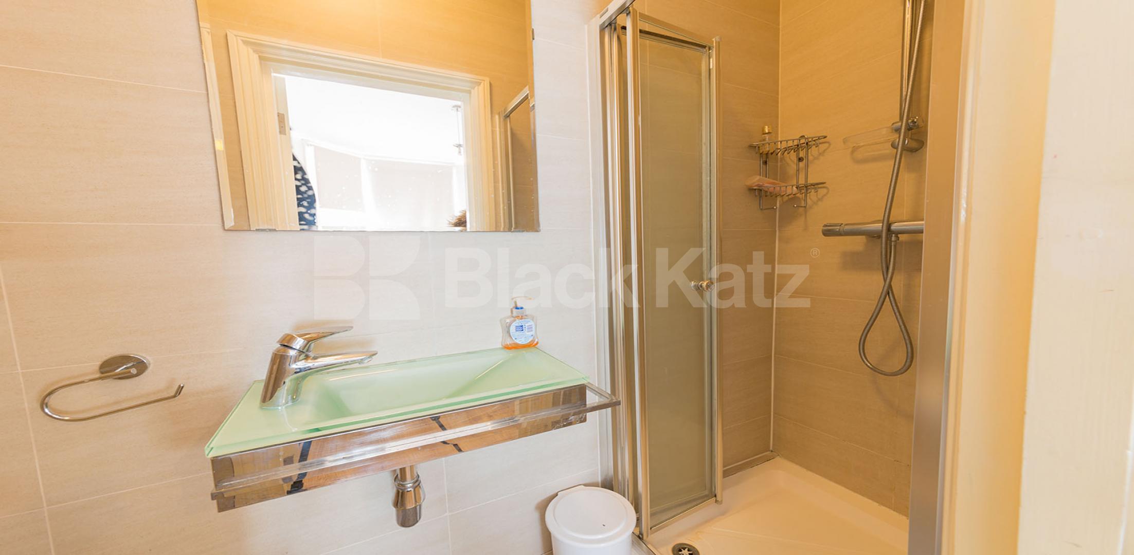 			2 Bedroom, 1 bath, 1 reception Flat			 Beatrice Road, FINSBURY PARK-STROUD GREEN